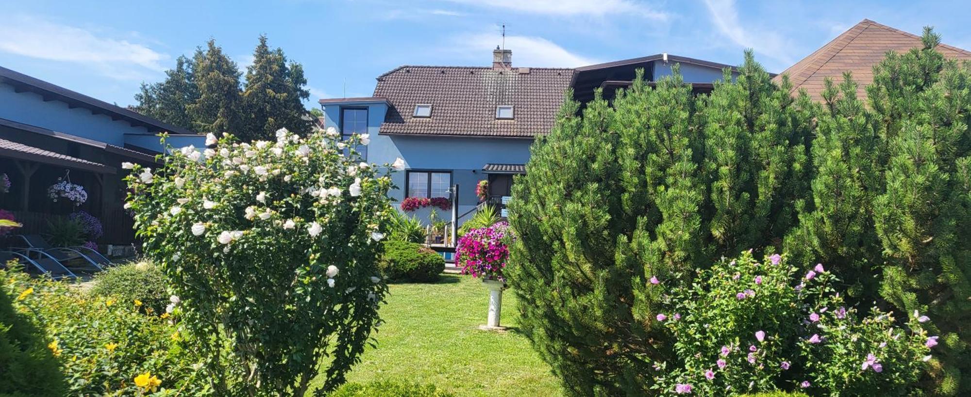 Areal Pauli Hotel Ceska Skalice Exterior photo